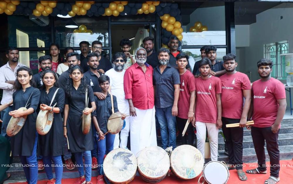family-saloon-open-celebration-atta-kathi-dinesh